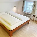 Alpenstil - 60m2 Dachstockwohnung mit Garage - BM186 Apartment Pontresina