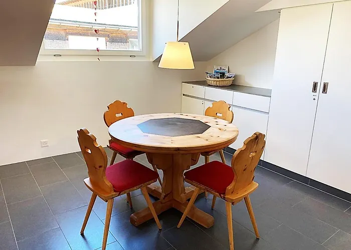 Alpenstil - 60m2 Dachstockwohnung Mit Garage - Bm186 شقة